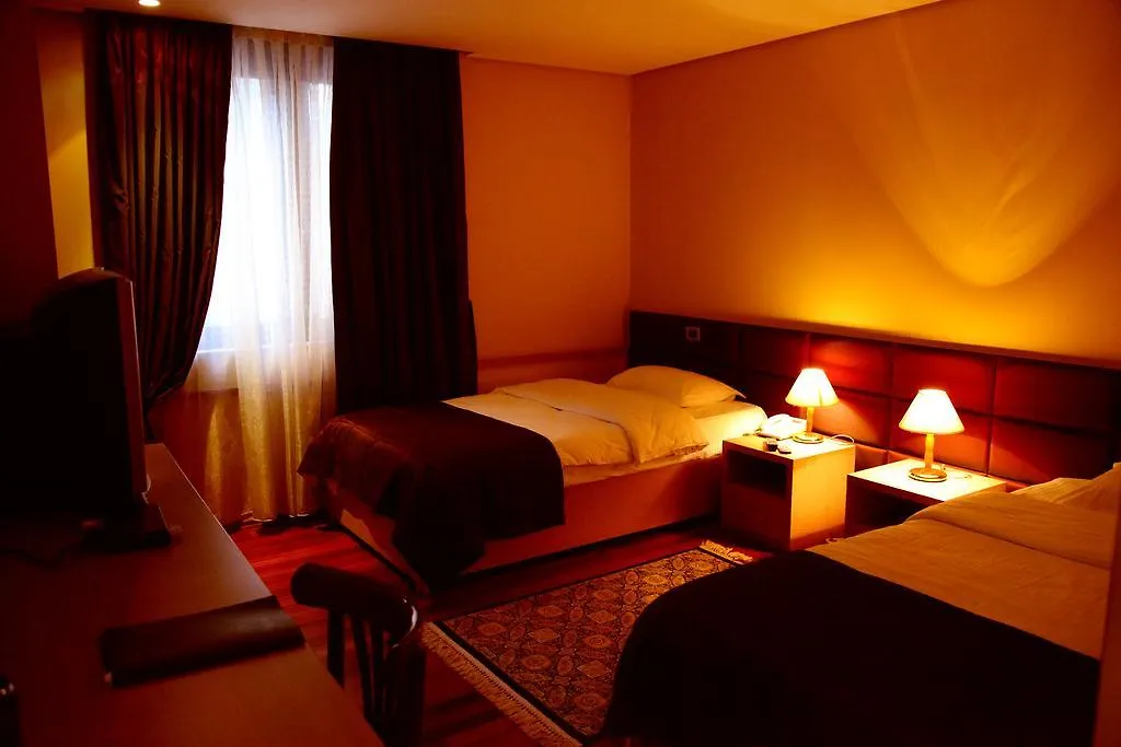 Arber Hotel Tirana 3*,